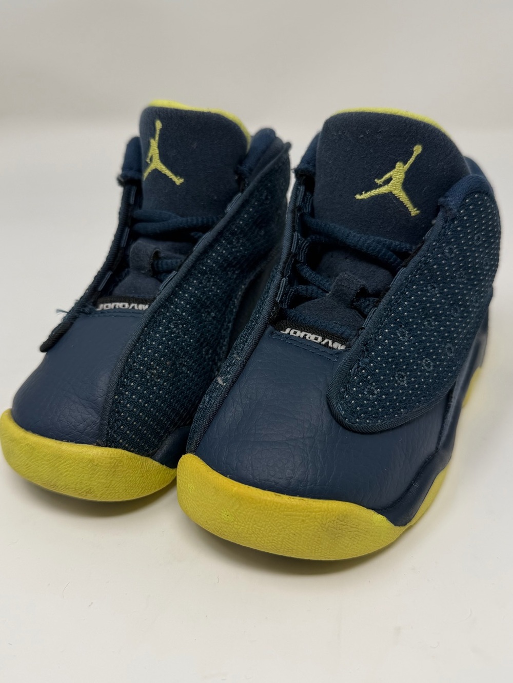 Jordan Kids Navy and Yellow Retro Sneakers Sz. 6c - Picture 7 of 9